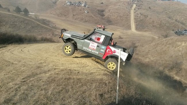 KARABÜK’TE, DÜZENLENEN OFF-ROAD YARIŞLARINDA YAMAÇ VE TEPELERDEN OLUŞAN PARKURLARDA ARAÇLARIN ZORLU MÜCADELESİ HEYECANLA İZLENDİ. (ÇETİN UZUNKARA/KARABÜK-İHA)
