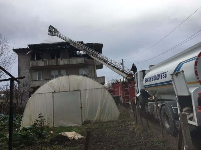 BARTIN'DA 3 KATLI EV YANGINI İHA MUSTAFA KURT (MUSTAFA KURT/BARTIN-İHA)