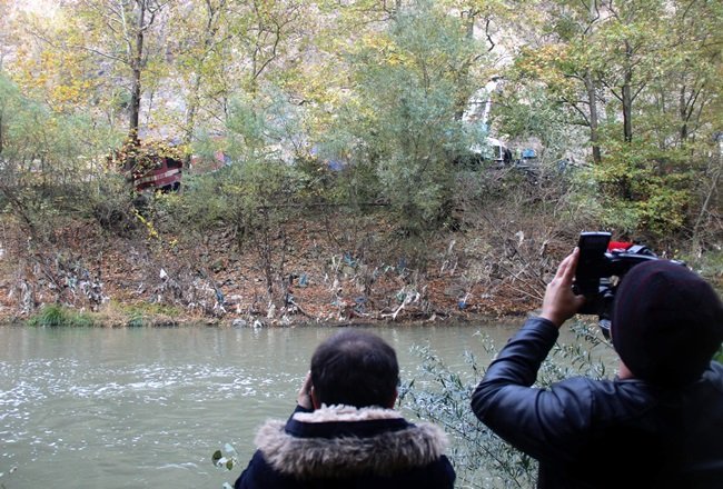 KARABÜK'TEN ÇATALAĞZI’NA KÖMÜR ALMAYA GİDEN YÜK TRENİ, AŞIRI YAĞIŞLAR SONRASI DEMİRYOLUNA KAYALARIN DÜŞMESİ NEDENİYLE RAYDAN ÇIKTI. (YASİN ERDEM/KARABÜK-İHA)