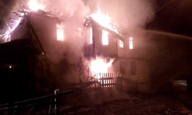 KASTAMONU’DA ÜÇ KATLI TARİHİ KONAK, ÇIKAN YANGINDA TAMAMEN YANARAK KULLANILAMAZ HALE GELDİ. (SERKAN YILMAZ/KASTAMONU-İHA)