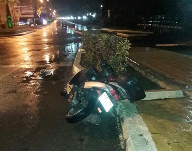 EREĞLİ'DE KALDIRIMA ÇARPAN MOTOSİKLETİN SÜRÜCÜSÜ HAYATINI KAYBETTİ. (VEDAT KILIÇ/ZONGULDAK-İHA)