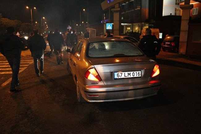 KDZ. EREĞLİ İLÇESİNDE MEYDANA GELEN ZİNCİRLEME TRAFİK KAZASINA 9 OTOMOBİL KARIŞTI. (VEDAT KILIÇ/ZONGULDAK-İHA)