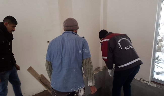 KARABÜK’TE ÇALIŞTIĞI İNŞAATTA ZEMİN KATA DÜŞEREK KALBİ DURAN İŞÇİ, UMKE VE 112 EKİPLERİNİN 20 DAKİKA SÜREN KALP MASAJI İLE YENİDEN HAYATA DÖNDÜRÜLDÜ. (YASİN ERDEM/KARABÜK-İHA)