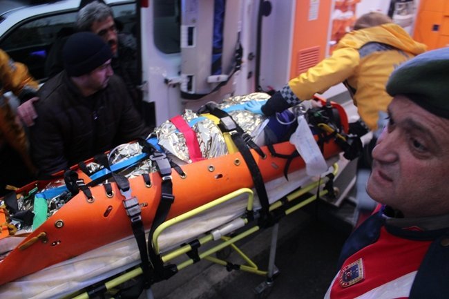 ZONGULDAK’TA İKİ MADEN İŞÇİSİ OTOMOBİLLE 20 METREDEN DEREYE UÇTU. KAZADA 1 KİŞİ HAYATINI KAYBETTİ, 1 KİŞİ YARALANDI. (ÖMER TEKCAN - SERTAÇ ÖZDEMİR/ZONGULDAK-İHA)