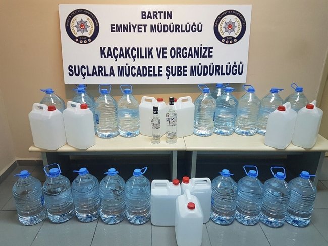 BARTIN'DA HUZUR OPERASYONUNDA SAHTE İÇKKİ ELEGEÇİRİLDİ (MUSTAFA KURT/BARTIN-İHA)