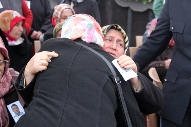 ŞEHİDİN ANNESİ AYNUR BİLGİN, TAZİYE ÇADIRINDA TAZİYELERİ KABUL ETTİ. (ÖMER TEKCAN - ONUR ALTINDAĞ - SERTAÇ ÖZDEMİR/ZONGULDAK-İHA)