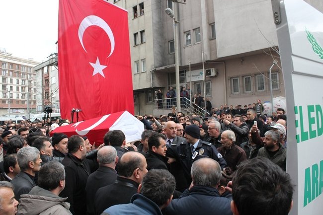 ŞEHİDİN EVİNİN ÖNÜNDE HELALLİK ALINDI. (ÖMER TEKCAN - ONUR ALTINDAĞ - SERTAÇ ÖZDEMİR/ZONGULDAK-İHA)