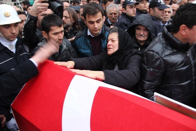 ANNE SABRİYA KARAKURDU 8 YIL ARADAN SONRA İKİNCİ EVLAT ACISI İLE ADETA YIKILDI. (VEDAT KILIÇ/ZONGULDAK-İHA)