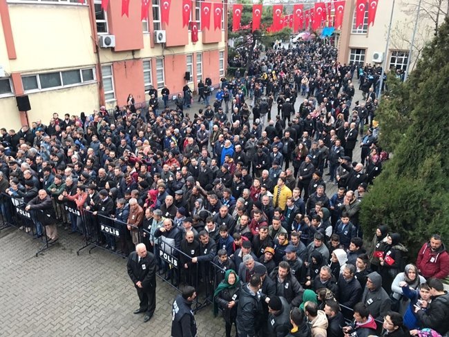 İSTANBUL BEŞLİKTAŞ’TA YAŞANAN TERÖR SALDIRISINDA HAYATINI KAYBEDEN ŞEHİT EMNİYET MÜDÜRÜ VEFA KARAKURDU’NUN CENAZESİ MEMLEKETİ ZONGULDAK’IN EREĞLİ İLÇESİNDEKİ BABA OCAĞINA GETİRİLDİ. (VEDAT KILIÇ/ZONGULDAK-İHA)