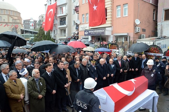 İSTANBUL BEŞİKTAŞ'TA YAŞANAN TERÖR SALDIRISINDA HAYATINI KAYBEDEN ŞEHİT EMNİYET MÜDÜRÜ VEFA KARAKURDU’NUN CENAZESİ, MEMLEKETİ ZONGULDAK’IN EREĞLİ İLÇESİNDE SON YOLCULUĞUNA UĞURLANDI. (ONUR ALTINDAĞ - SERTAÇ ÖZDEMİR - TUNCAY TÜRKGÜLÜ - VEDAT KILIÇ/ZONGULDAK-İHA)
