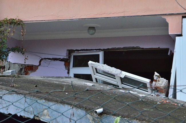 1.5 YIL ÖNCE YAŞANAN HEYELAN NEDENİYLE MAHALLEDEKİ EVLER HARABEYE DÖNDÜ. (ONUR ALTINDAĞ - SERTAÇ ÖZDEMİR/ZONGULDAK-İHA)