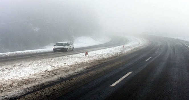 ZONGULDAK’TA SOĞUK HAVA VE KAR YAĞIŞI HAYATI OLUMSUZ ETKİLEDİ. (SERTAÇ ÖZDEMİR/ZONGULDAK-İHA)