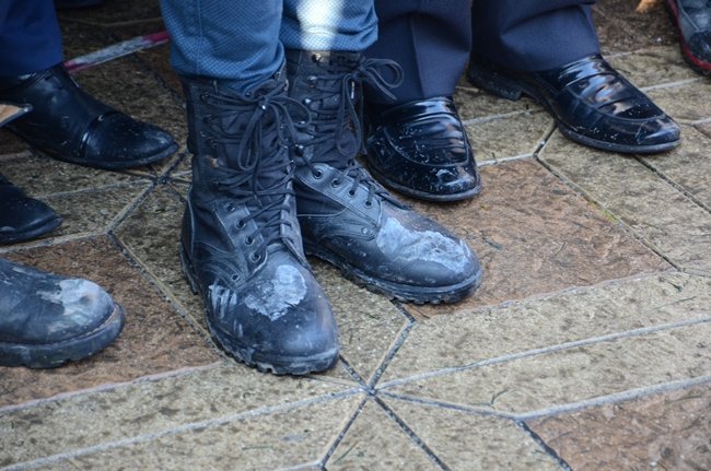 ŞEHİDİN KARDEŞİ MERTCAN DA CENAZE TÖRENİNE ASKER BOTU GİYEREK GELDİ. (ONUR ALTINDAĞ - VEDAT KILIÇ/ZONGULDAK-İHA)