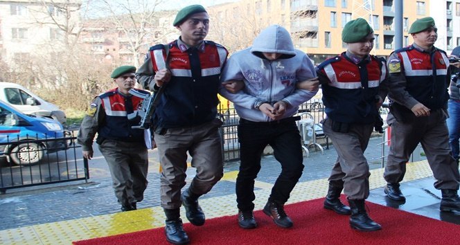 JANDARMA EKİPLERİ, DÜN KDZ. EREĞLİ İLÇE EMNİYET MÜDÜRLÜĞÜNE BAĞLI POLİS EKİPLERİ İLE BİRLİKTE KİMLİKLERİ TESPİT EDİLEN Y.Y., U.Ç,   E.K. VE Ş.Y.’NİN EVLERİNE OPERASYON DÜZENLEDİ. (VEDAT KILIÇ/ZONGULDAK-İHA)