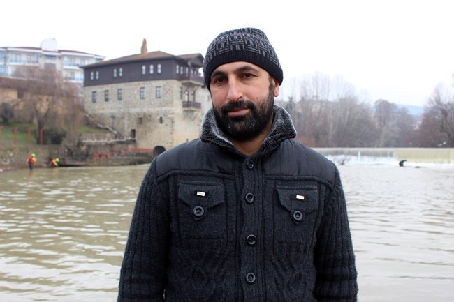 ARAMA ÇALIŞMALARI HAKKINDA KONUŞAN REMZİ AKARDERE’NİN ABİSİ SEZGİN AKDERE, "YENİDEN ARAMA ÇALIŞMALAR YAPILMASI İÇİN BAŞVURUDA BULUNDUK. BUGÜN DE AYNI ŞEKİLDE ARAMA ÇALIŞMALARI DEVAM EDİYOR" DEDİ. (MUSTAFA KURT/BARTIN-İHA)