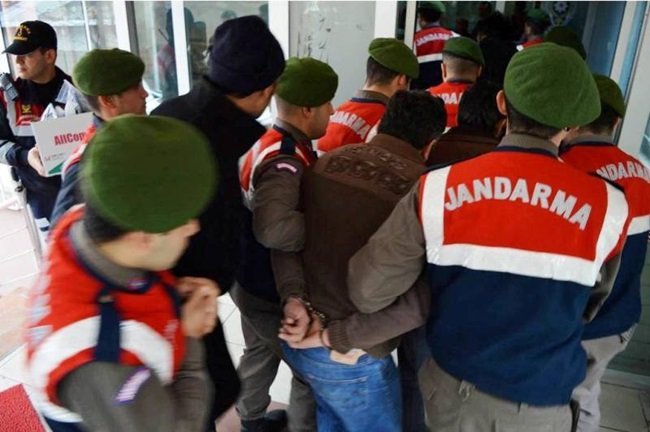 BARTIN’DA JANDARMANIN OPERASYONU SONUCUNDA, ÇALDIKLARI HAYVANLARLA BİRLİKTE SUÇÜSTÜ YAKALANAN 5 KİŞİ TUTUKLANDI. (MUSTAFA KURT/BARTIN-İHA)