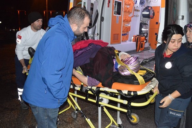KASTAMONU'DA 5 ARACIN KARIŞTIĞI ZİNCİRLEME KAZADA 12 KİŞİ YARALANDI. (VEDAT YUNUS İKİZOĞLU/KASTAMONU-İHA)