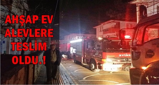 3 katlı tarihi bina yandı