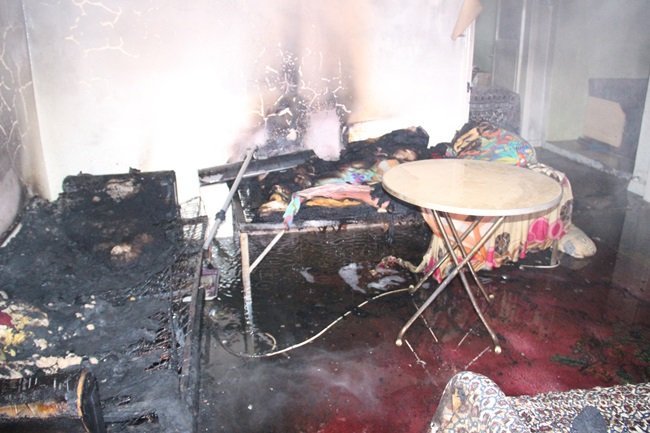 ZONGULDAK'IN EREĞLİ İLÇESİNDE ELEKTRİK SOBASINDAN ÇIKAN YANGINDA YAŞLI BİR ADAM İLE ONU KURTARMAYA ÇALIŞAN KOMŞUSU YARALANDI. (VEDAT KILIÇ/ZONGULDAK-İHA)