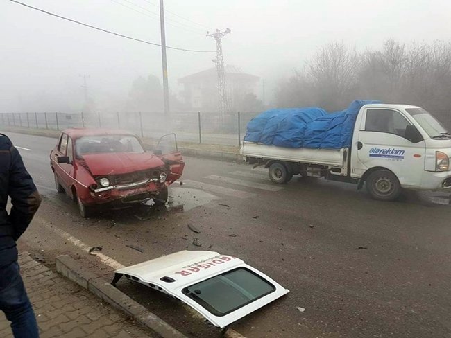 BARTIN'DA SİS VE AŞIRI BUZLANMA DOLAYISIYLA BUZ PİSTİNE DÖNEN YOLLARDA ONLARCA ARAÇ BİRBİRİNE GİRDİ. (MUSTAFA KURT/BARTIN-İHA)