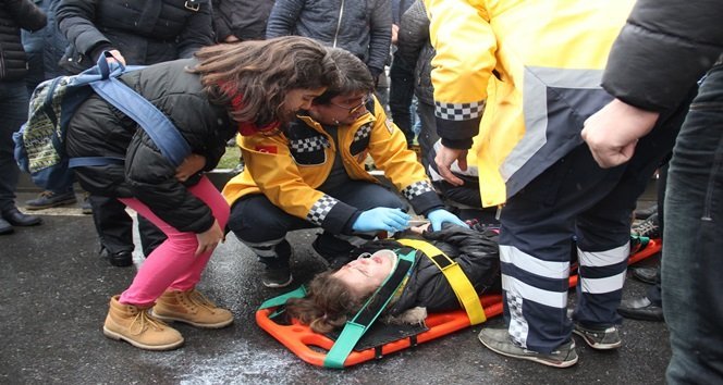 Zonguldak’ın Ereğli ilçesinde yolun karşısına geçmeye ortaokul öğrencisine otomobil çarptı