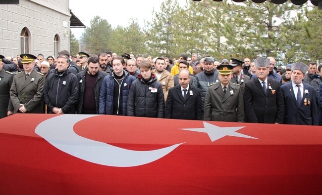 GEÇİRDİĞİ KALP KRİZİ SONUCU HAYATINI KAYBEDEN ÇORLU HAVA MEYDAN KOMUTANLIĞI’NDA GÖREVLİ ASTSUBAY KIDEMLİ BAŞÇAVUŞ RIZA ADA (50), KARABÜK’TE ASKERİ TÖRENLE SON YOLCULUĞUNA UĞURLANDI. (YASİN ERDEM/KARABÜK-İHA)