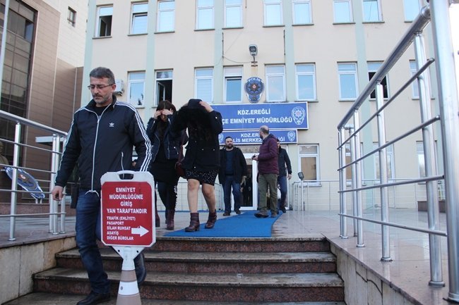 ZONGULDAK’IN EREĞLİ İLÇESİNDE İHBAR ÜZERİNE YAPILAN FUHUŞ BASKININDA 2 KIRGIZ UYRUKLU KADIN YAKALANDI. (VEDAT KILIÇ/ZONGULDAK-İHA)