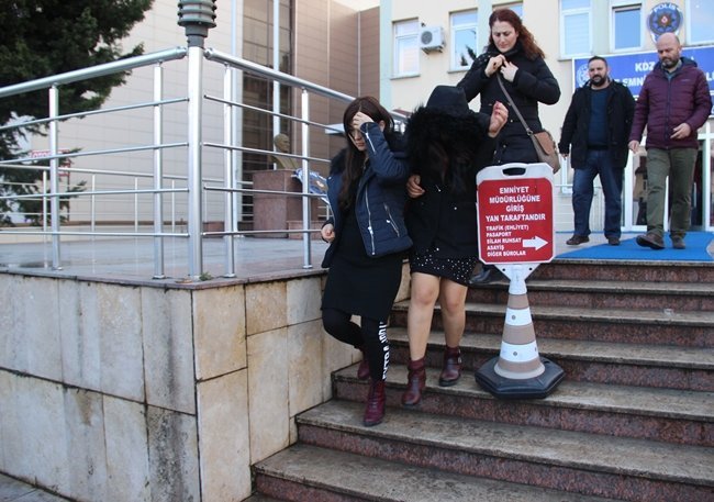 KDZ. EREĞLİ İLÇESİNDE YAPILAN FUHUŞ OPERASYONUNDA GÖZALTINA ALINAN 2 KIRGIZ UYRUKLU KADIN GÖZALTINA ALINDI. (VEDAT KILIÇ/ZONGULDAK-İHA)