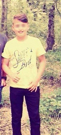 ZONGULDAK’IN EREĞLİ İLÇESİNDE ORTAOKUL ÖĞRENCİSİ 14 YAŞINDAKİ ENES ALÇIN, ARKADAŞININ YANLIŞLIKLA ATEŞ ALAN SİLAHINDAN ÇIKAN KURŞUNLA AĞIR YARALANDI. HASTANEYE KALDIRILAN ÖĞRENCİNİN DURUMUNUN AĞIR OLDUĞU ÖĞRENİLDİ. (VEDAT KILIÇ/ZONGULDAK-İHA)