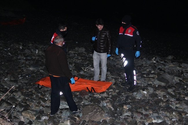 ZONGULDAK’IN EREĞLİ İLÇESİNDE TARTIŞMA YAŞAYAN NİŞANLI ÇİFT YAKLAŞIK 100 METRE YÜKSEKLİKTEKİ UÇURUMDAN DÜŞEREK FECİ ŞEKİLDE CAN VERDİ. (VEDAT KILIÇ/ZONGULDAK-İHA)