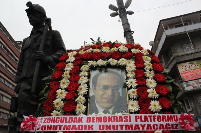 GAZETECİ-YAZAR UĞUR MUMCU ÖLÜMÜNÜN 24. YILINDA ZONGULDAK’TA YAPILAN TÖRENLE ANILDI. (SERTAÇ ÖZDEMİR/ZONGULDAK-İHA)