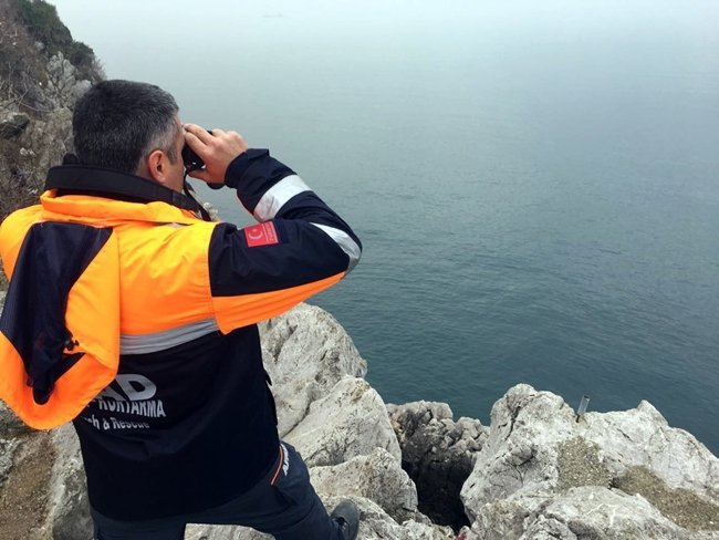 ZONGULDAK'TA DENİZE ATLADIĞI İDDİA EDİLEN KADININ BULUNMASI İÇİN ÇALIŞMALARI DEVAM EDİYOR. (SERTAÇ ÖZDEMİR/ZONGULDAK-İHA)