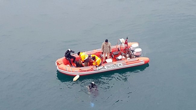 ZONGULDAK'TA DENİZE ATLADIĞI İDDİA EDİLEN KADININ BULUNMASI İÇİN ÇALIŞMALARI DEVAM EDİYOR. (SERTAÇ ÖZDEMİR/ZONGULDAK-İHA)