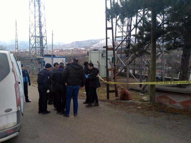 KARABÜK’ÜN SAFRANBOLU İLÇESİNDE PSİKOLOJİK SORUNLAR YAŞADIĞI İLERİ SÜRÜLEN BİR KİŞİ KENDİNİ ELEKTRİK ASARAK İNTİHAR ETTİ. (SAMET OĞUZHAN DOĞAN/KARABÜK-İHA)