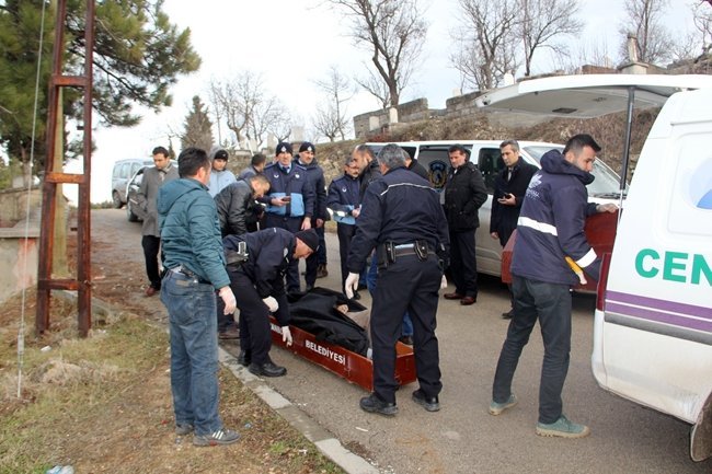 KARABÜK’ÜN SAFRANBOLU İLÇESİNDE PSİKOLOJİK SORUNLAR YAŞADIĞI İLERİ SÜRÜLEN BİR KİŞİ KENDİNİ ELEKTRİK ASARAK İNTİHAR ETTİ. (SAMET OĞUZHAN DOĞAN/KARABÜK-İHA)