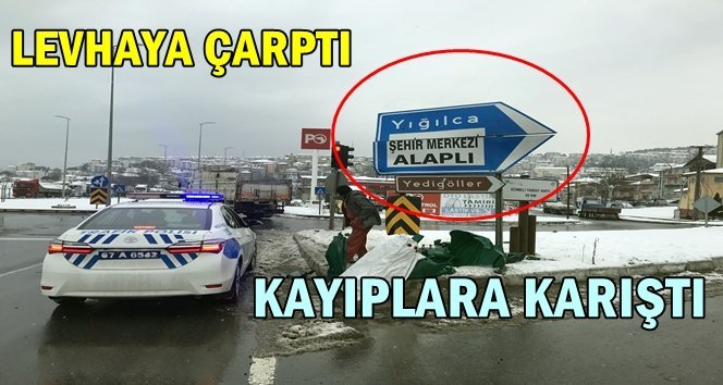 TIR sürücüsü trafik levhalarına çarptı