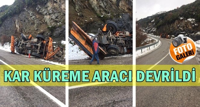 Küreme aracı devrildi, şoför ölümden döndü
