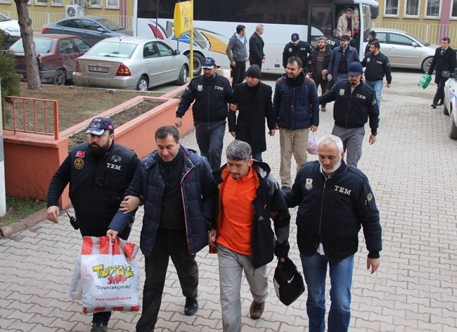 KARABÜK MERKEZLİ 4 İLDE, FETULLAHÇI TERÖR ÖRGÜTÜ/PARALEL DEVLET YAPILANMASI (FETÖ/PDY) SORUŞTURMASI KAPSAMINDA GÖZALTINDA BULUNAN 10 EMNİYET MENSUBU ADLİYEYE SEVK EDİLDİ. (YASİN ERDEM/KARABÜK-İHA)