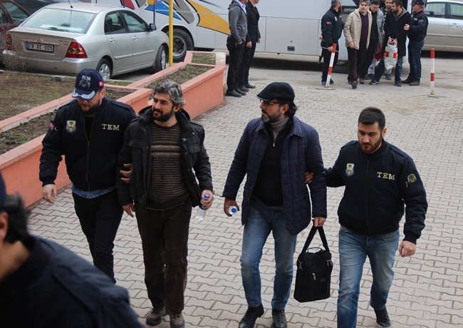 KARABÜK MERKEZLİ 4 İLDE, FETULLAHÇI TERÖR ÖRGÜTÜ/PARALEL DEVLET YAPILANMASI (FETÖ/PDY) SORUŞTURMASI KAPSAMINDA GÖZALTINDA BULUNAN 10 EMNİYET MENSUBU ADLİYEYE SEVK EDİLDİ. (YASİN ERDEM/KARABÜK-İHA)