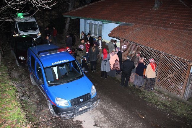 ZONGULDAK’IN EREĞLİ İLÇESİNDE TEK BAŞINA KALDIĞI EVDE CESEDİ BULUNA YAŞLI ADAMIN ÖLÜMÜ ŞÜPHELİ BULUNDU. YAŞLI ADAMIN ÖLDÜĞÜ İSE 5 GÜN SONRA FARK EDİLDİ. (VEDAT KILIÇ/ZONGULDAK-İHA)