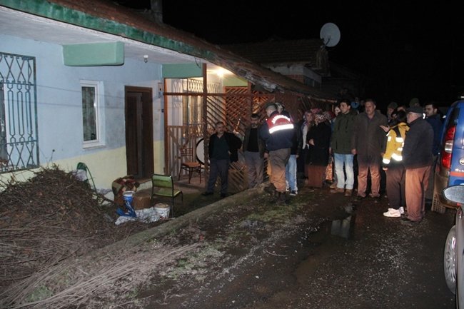 ZONGULDAK’IN EREĞLİ İLÇESİNDE TEK BAŞINA KALDIĞI EVDE CESEDİ BULUNA YAŞLI ADAMIN ÖLÜMÜ ŞÜPHELİ BULUNDU. YAŞLI ADAMIN ÖLDÜĞÜ İSE 5 GÜN SONRA FARK EDİLDİ. (VEDAT KILIÇ/ZONGULDAK-İHA)