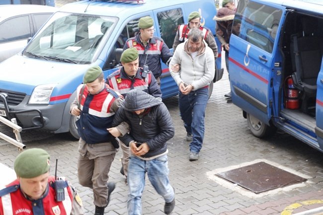 ŞÜPHELİLER O.G., İ.G. VE G.O., JANDARMA EKİPLERİNCE ZONGULDAK ADLİYESİ'NE SEVK EDİLDİ. (ONUR ALTINDAĞ - SERTAÇ ÖZDEMİR/ZONGULDAK-İHA)