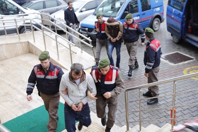 ŞÜPHELİLER O.G., İ.G. VE G.O., JANDARMA EKİPLERİNCE ZONGULDAK ADLİYESİ'NE SEVK EDİLDİ. (ONUR ALTINDAĞ - SERTAÇ ÖZDEMİR/ZONGULDAK-İHA)