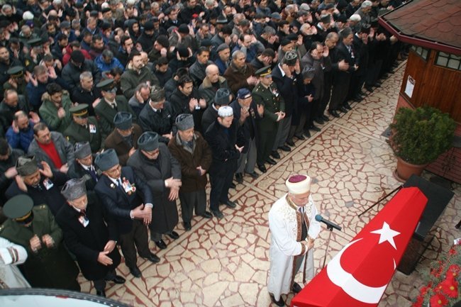 KORE GAZİSİNİN CENAZE NAMAZINI İLÇE MÜFTÜSÜ MAHMUT ÇAKIR KILDIRDI (FİKRİ ERDEM/ZONGULDAK-İHA)