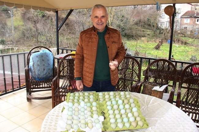 BİRİ ERKEK, BİRİ KIZ OLMAK ÜZERE İKİ ÇOCUĞU OLDUĞUNU VE İKİSİNİN DE EVLENDİĞİNİ ANLATAN İSMET KOÇ, PARAYA İHTİYACI OLMADIĞINI, SADECE GENÇLERE ÖRNEK OLMAK İÇİN BU İŞİ YAPTIĞINI BELİRTTİ. (VEDAT KILIÇ/ZONGULDAK-İHA)