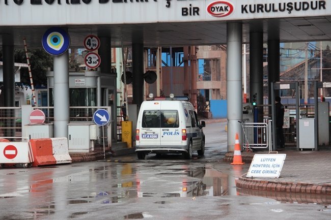 ZONGULDAK'IN EREĞLİ İLÇESİNDE FAALİYET GÖSTEREN EREĞLİ DEMİR VE ÇELİK FABRİKALARI T.A.Ş.’DE (ERDEMİR) MEYDANA GELEN İŞ KAZASINDA KAFASINA METAL PARÇA DÜŞEN İŞÇİ HAYATINI KAYBETTİ. (VEDAT KILIÇ/ZONGULDAK-İHA)