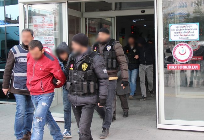 KARABÜK MERKEZLİ 3 İLDE DÜZENLENEN UYUŞTURUCU OPERASYONUNDA 11 KİŞİ GÖZALTINA ALINDI. (YASİN ERDEM/KARABÜK-İHA)