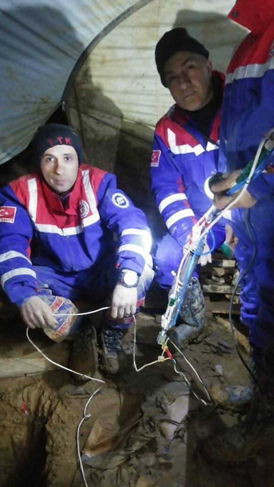 İSTANBUL’DA DÜŞTÜĞÜ KUYUDAN 10 GÜN SÜREN ÇALIŞMANIN ARDINDAN KURTARILAN YAVRU KÖPEĞİ KURTARMA ÇALIŞMALARINA KATILAN TTK EKİPLERİ, O ANLARI ANLATTI. (ONUR ALTINDAĞ - SERTAÇ ÖZDEMİR/ZONGULDAK-İHA)