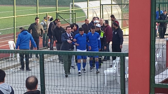 ZONGULDAK’IN ALAPLI İLÇESİNDE DEPLASMANLI SÜPER AMATÖR KÜME’DE ALAPLI BELEDİYESPOR İLE ZONGULDAK BELEDİYESPOR ARASINDA OYNANAN KARŞILAŞMA SONUNDA OLAYLAR ÇIKTI. (VEDAT KILIÇ/ZONGULDAK-İHA)