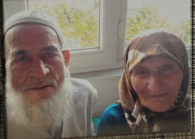 KARABÜK’ÜN SİPAHİLER KÖYÜNDE SOBADAN SIZAN KARBONMONOKSİT GAZINI FARK EDEMEYEN OSMAN-AYŞE ÇERÇEN ÇİFTİ, NAMAZ KILDIKLARI SIRADA SECCADEDE CAN VERDİ. (YASİN ERDEM/KARABÜK-İHA)